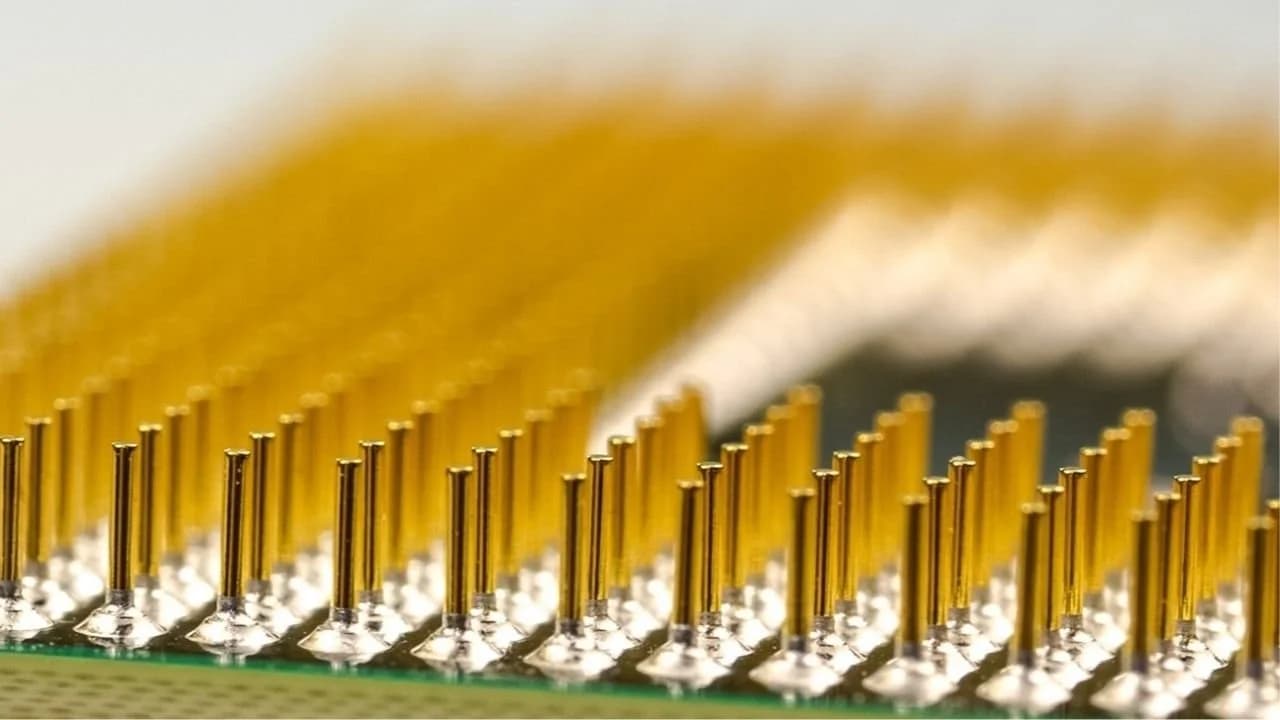 Pasta termica sui pin della CPU? Come rimuoverla dal socket della CPU?