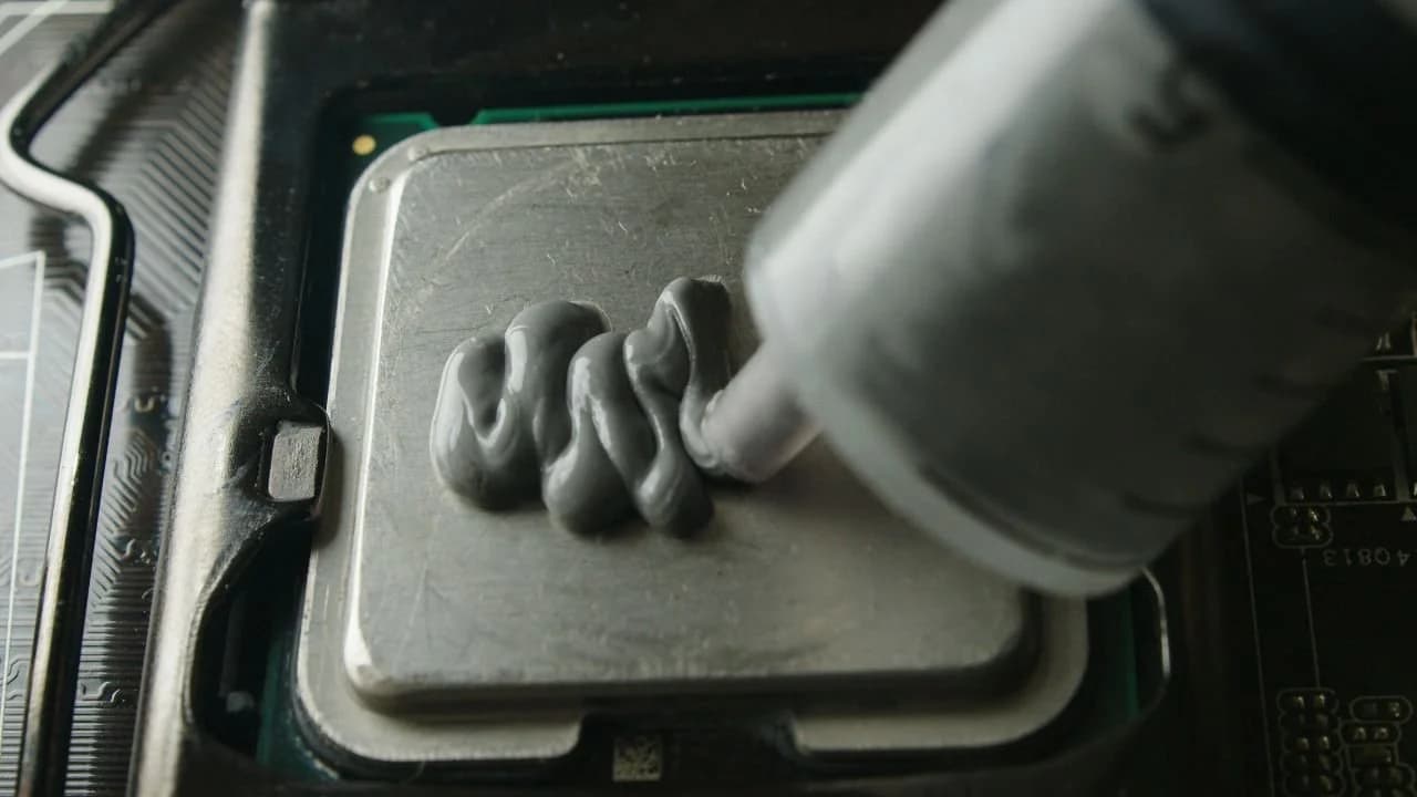 Usiamo l'intero tubetto di pasta termica su un processore?